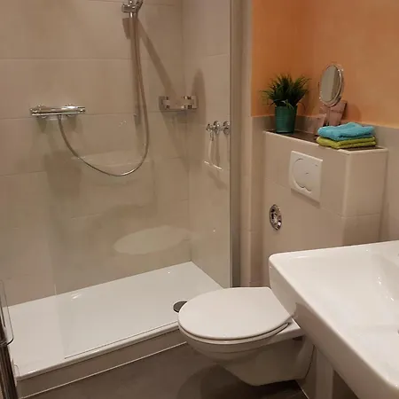 Reede 1 * Глюксбург